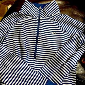 Vineyard Vines Performance size Small navy blue and gray 1/4 zip